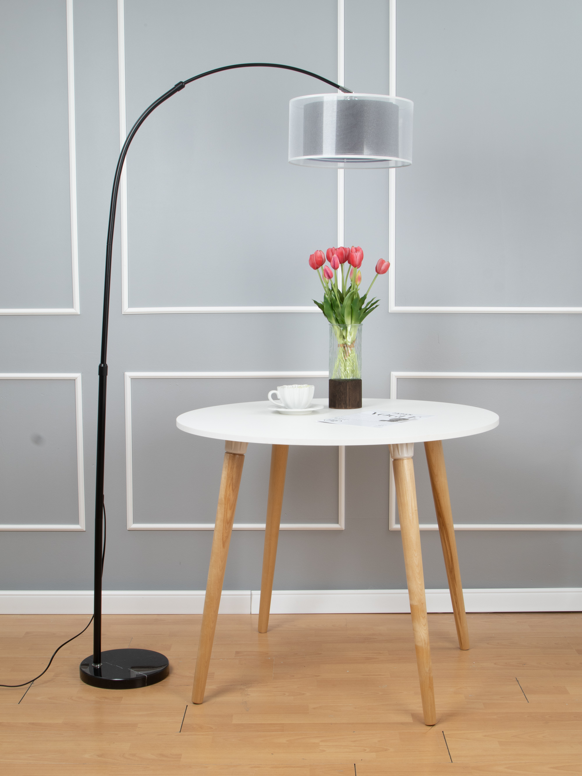 Торшер напольный 850080Б на мраморном основании с двойным черно-белым абажуром интерьер