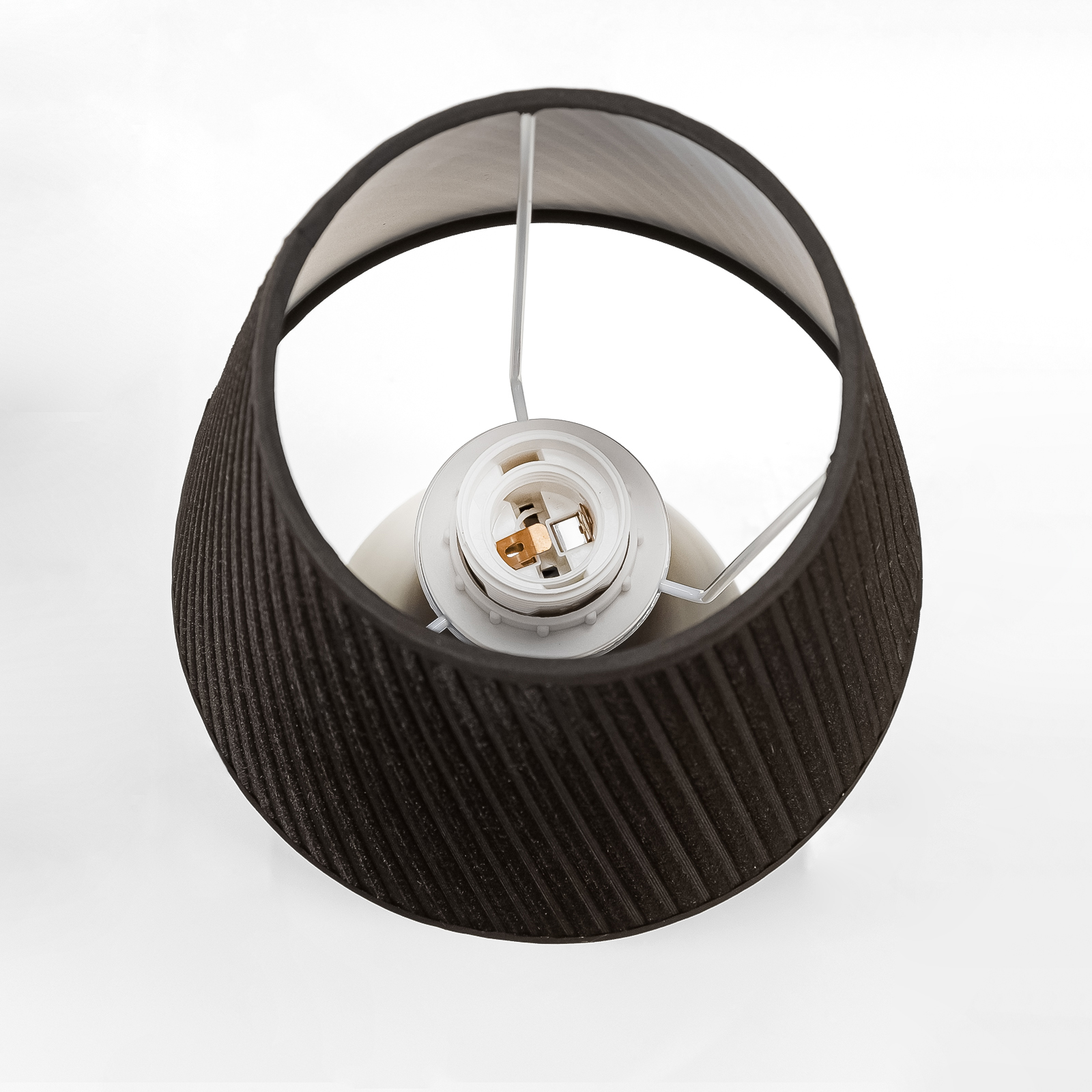 Лампа настольная 90030РЧ с черным абажуром в рубчик с цоколем E27 фото | Интернет-магазин BONROW