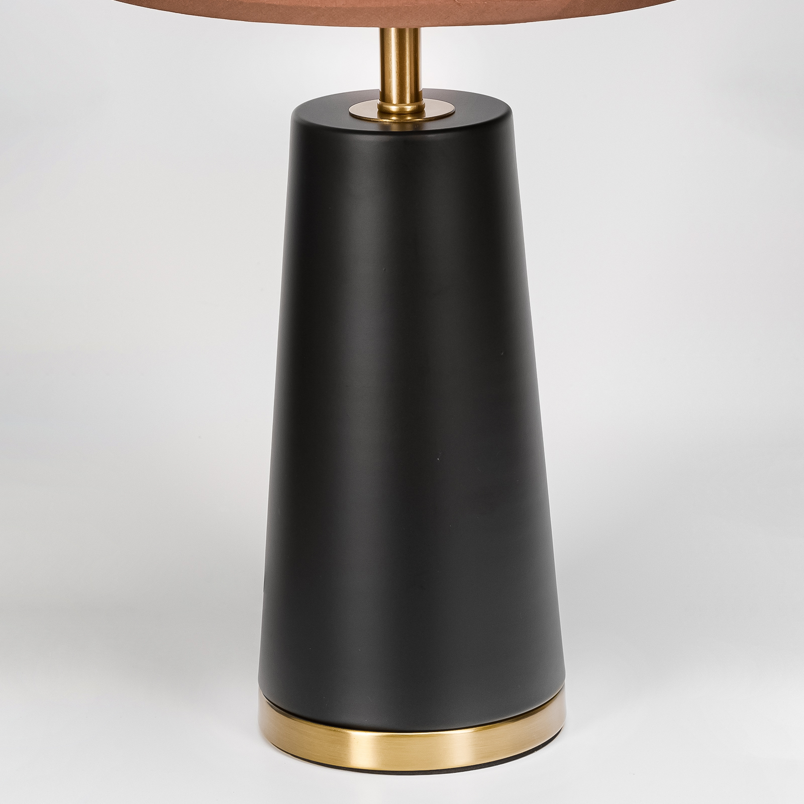 Лампа настольная черная 90020Ч для освещения прикроватной или рабочей зоны