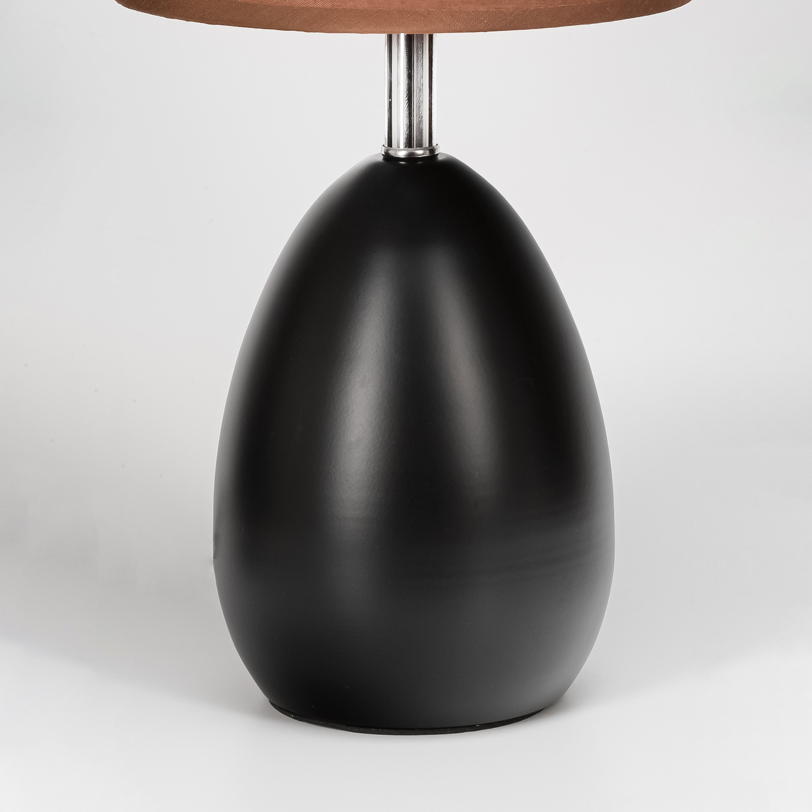 Настольная лампа 90030Ч на овальном черном основании из пластика купить в интернет-магазине BONROW