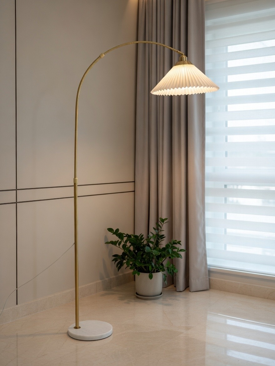 Торшер напольный современный с абажуром, золотистый